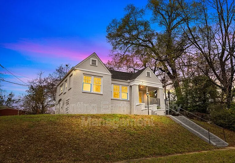 612 12th St W — Photo 3