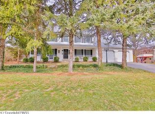 25 Clarendon Dr, Easton, PA 18040