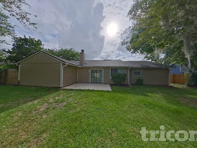 589 Robert Livingston St — Photo 18