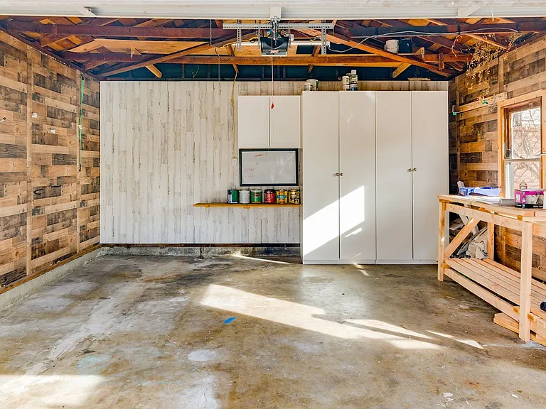10608 S 8th Ave — Photo 33