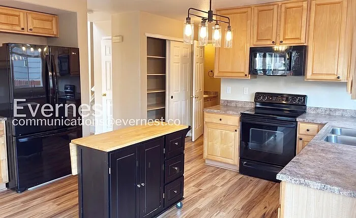 1121 Fenwick Dr — Photo 7