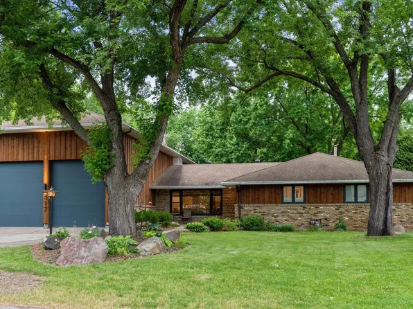 317 Union Terrace Ln N, Plymouth, MN 55441