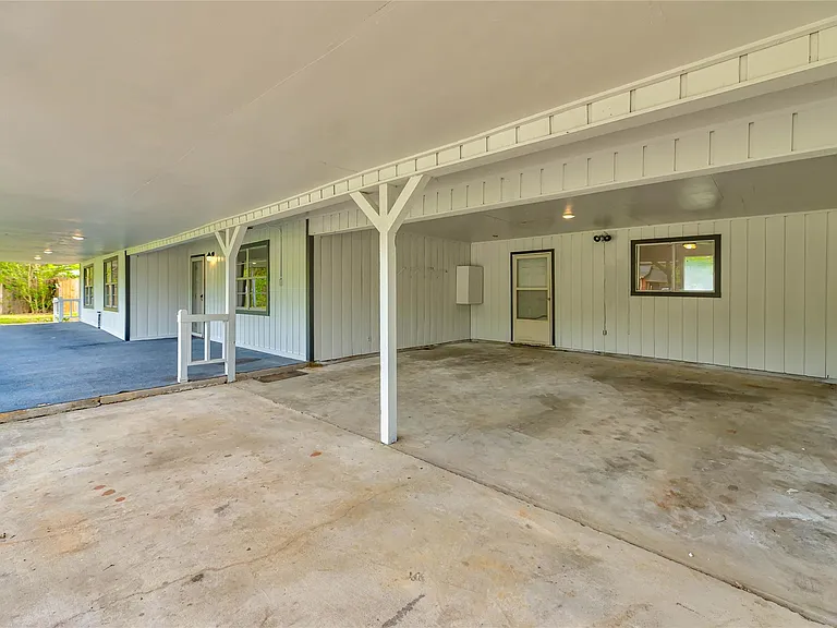 2778 FM 3277 — Photo 4
