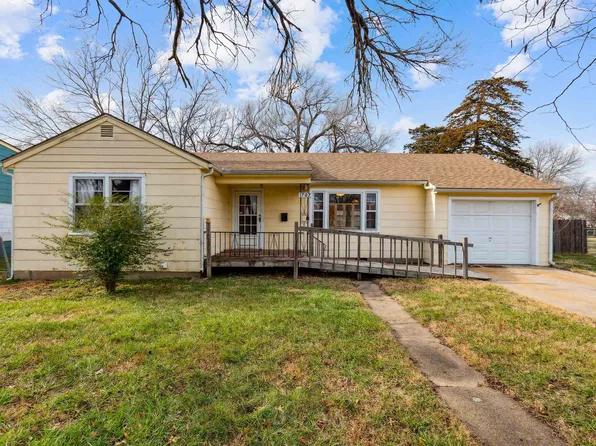 1707 N Moyle St, Augusta, KS 67010