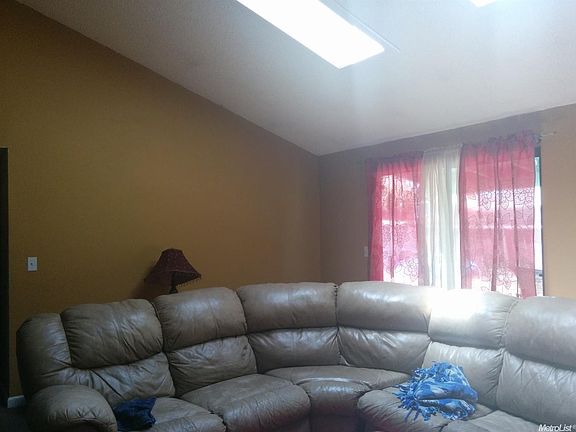 4th image of 1001 Shawnan Dr