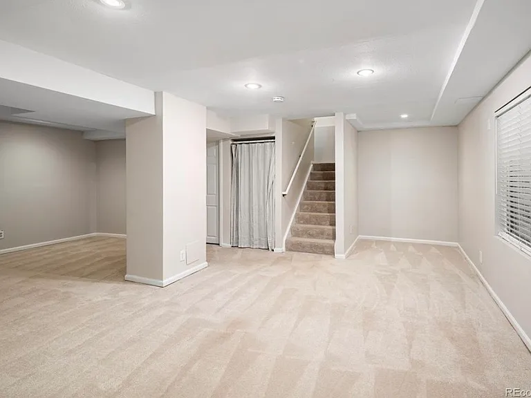 2060 E Phillips Ln — Photo 9