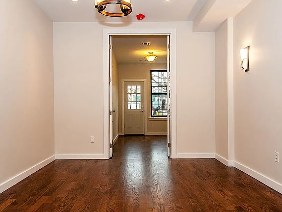 5th image of 26 Richardson St APT 2L