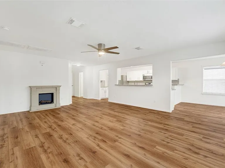8518 Windy Thicket Ln — Photo 4