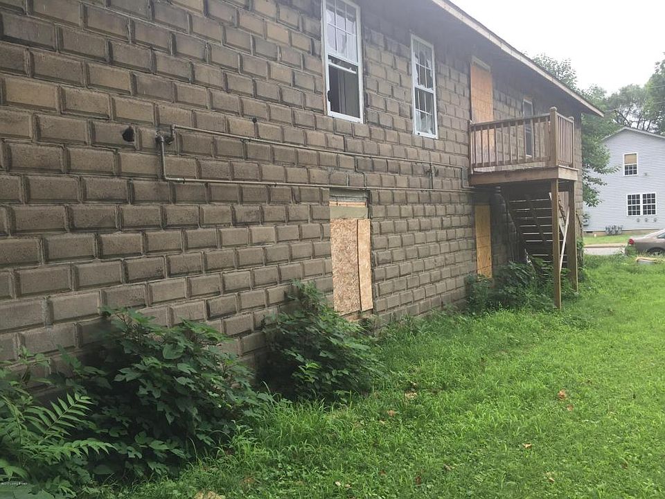 2nd image of 1613 W Oak St