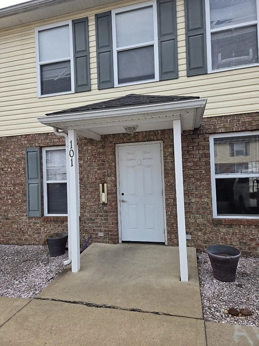 2 bed, 900 sqft, $1,350 — Photo 2