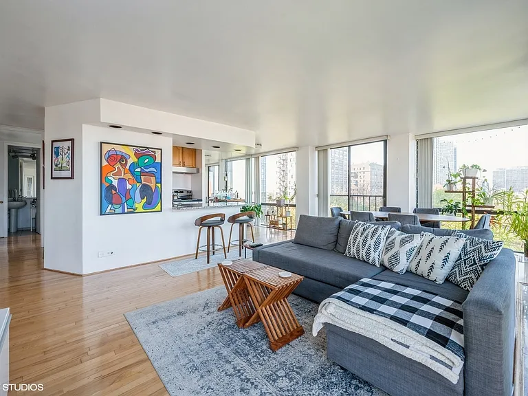 345 W Fullerton Pkwy #801 — Photo 7