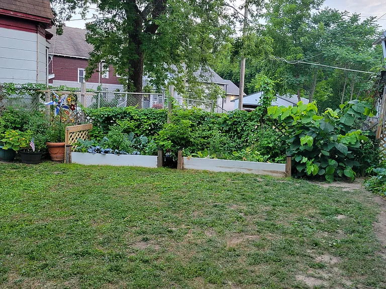 435A W Auer Ave — Photo 3