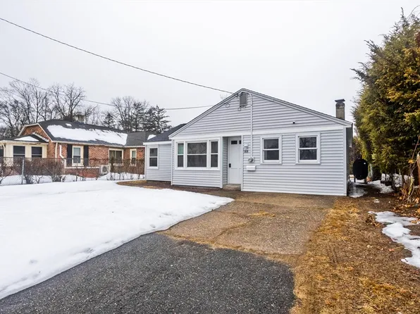 88 Price St, Springfield, MA 01104