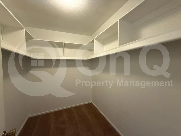 3930 N Stone Ave — Photo 19