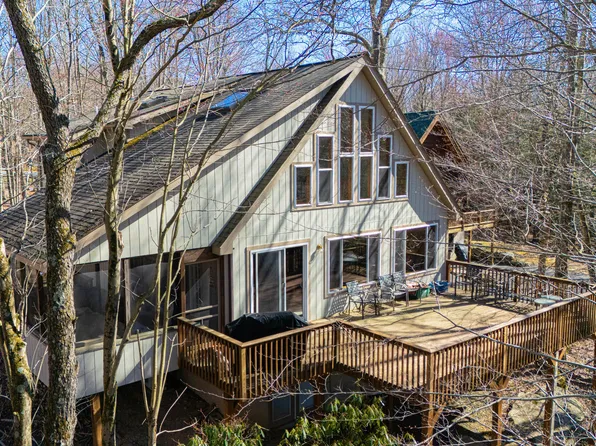 62 Oak Cir, Lake Ariel, PA 18436
