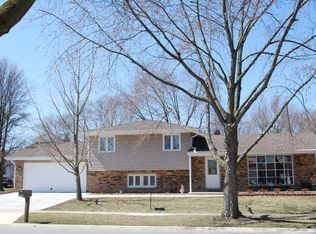 800 Woodbrook Ct, Shorewood, IL
