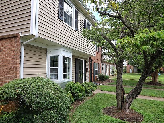 2nd image of 208 E Cadbury Dr