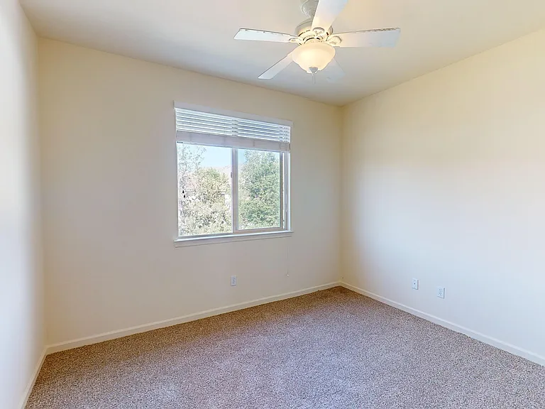445 Dartmoor Ct — Photo 18