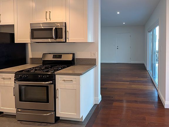 5th image of 1048 7th St APT 8