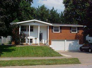 1104 Pinehill Rd, Bettendorf, IA 52722