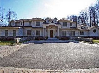 6 Harriman Dr, Port Washington, NY 11050