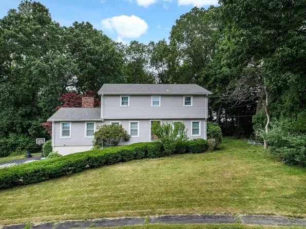 46 Hillside Dr, Shrewsbury, MA 01545