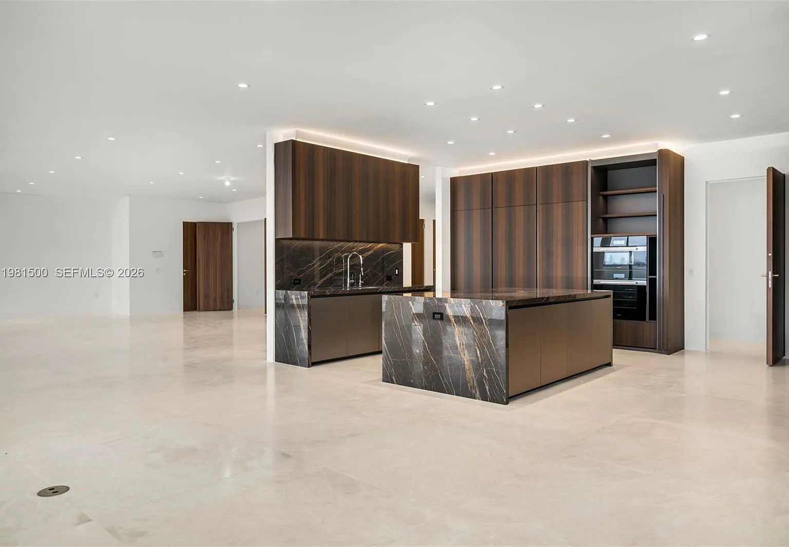 4 bed, 4.5 bath, 4842 sqft, $48,000 — Photo 3