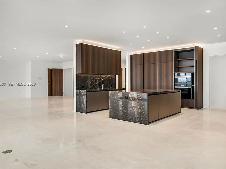 5 Grove Isle Dr — Photo 3