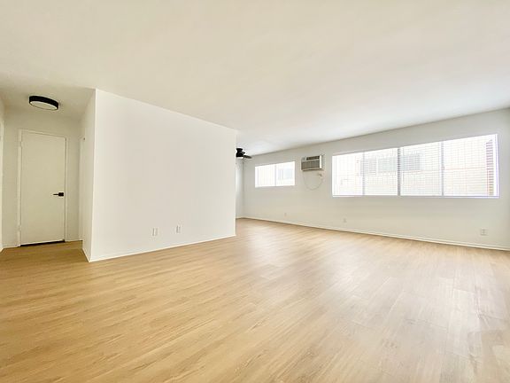 4th image of 10990 Wellworth Ave #206A