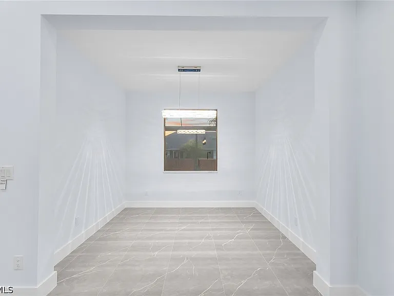 142 SW 33rd Pl — Photo 7