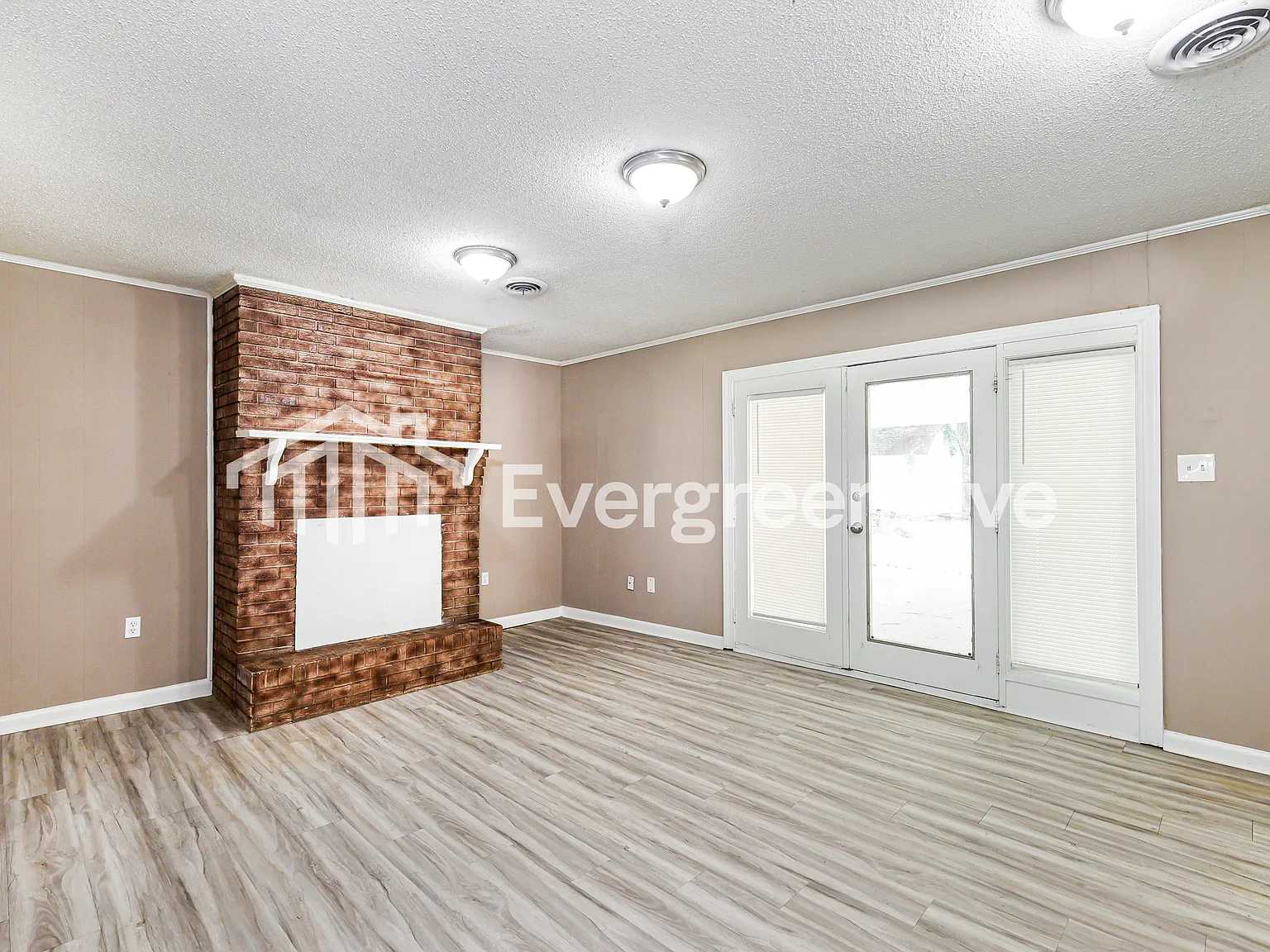 3 bed, 2.0 bath, 2300 sqft, $1,745 — Photo 4