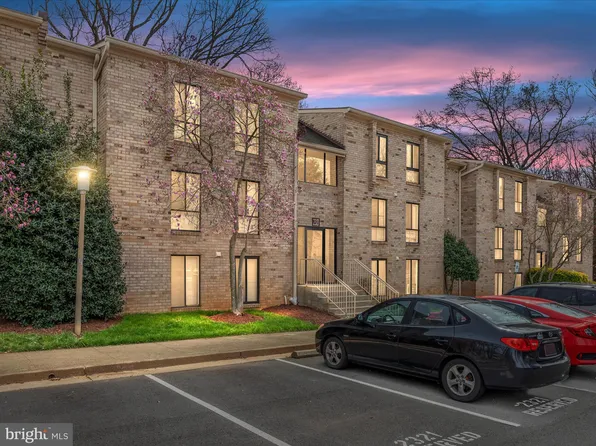 2321 Freetown Ct Unit 2B, Reston, VA 20191