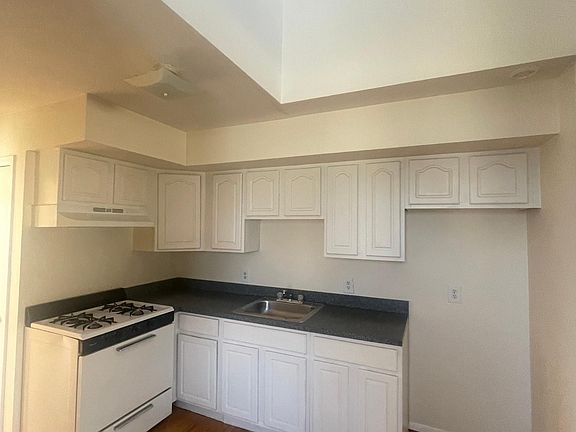 4th image of 70 Mark St APT 1C