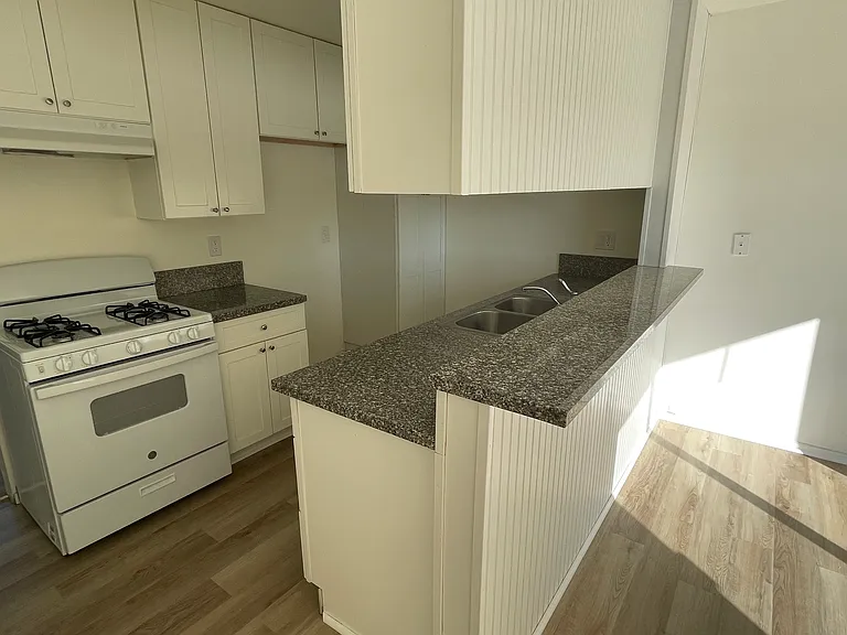 1480 N Palm Ave #D — Photo 1
