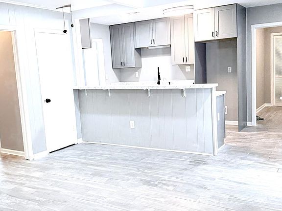 4th image of 5151 Wooddale Ave