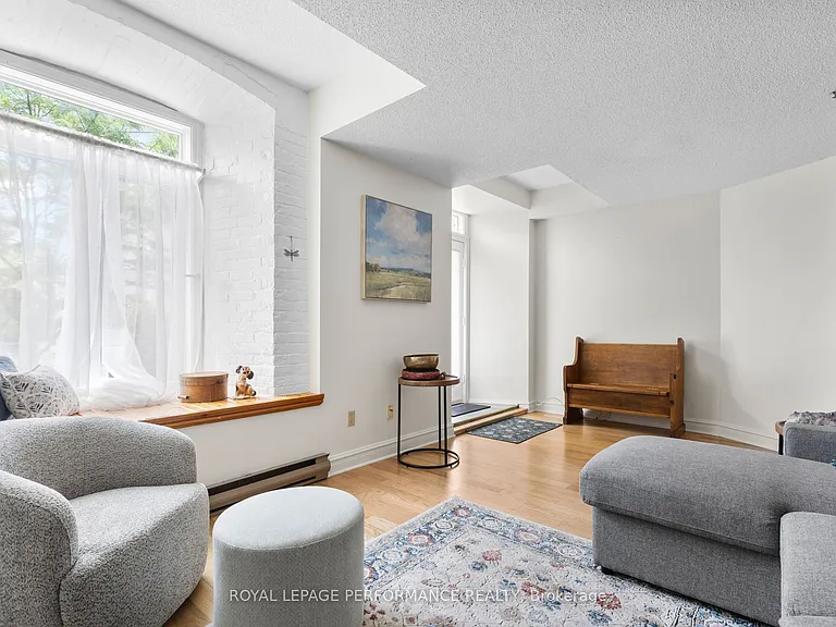 1 Rosamond St E #106 — Photo 7
