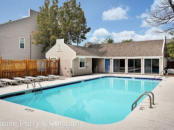 3rd image of 727 Bragg Dr APT F