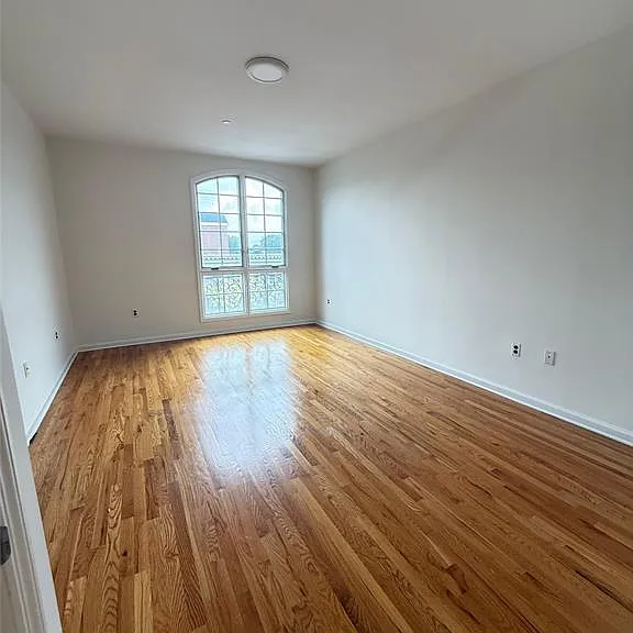 53 W Palisade Ave — Photo 9