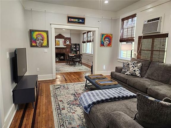 3rd image of 2311 Saint Charles Ave