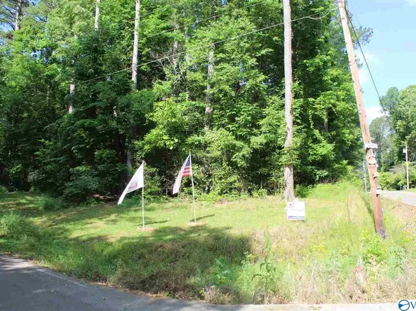 301 Sharon Dr, Rogersville, AL 35652