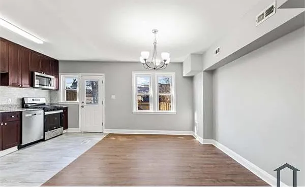 4205 Hamilton Ave — Photo 3
