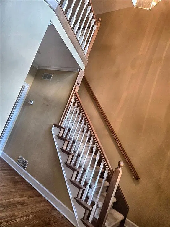 4 bed, 2.5 bath, 2826 sqft, $2,500 — Photo 3