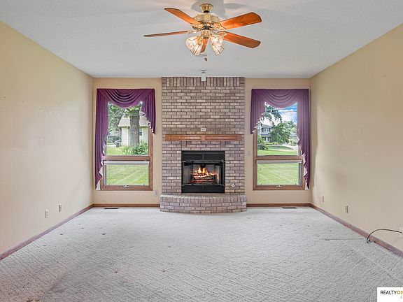 3rd image of 21716 Greenlawn Rd