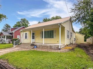 606 N Maple St, Mount Sterling, IL 62353