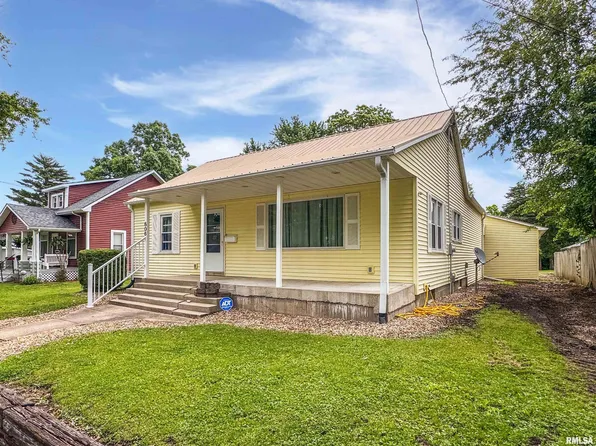 606 N Maple St, Mount Sterling, IL 62353