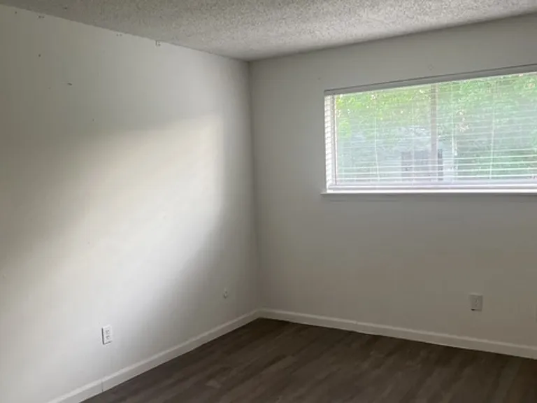 405 Bryan Dr — Photo 25