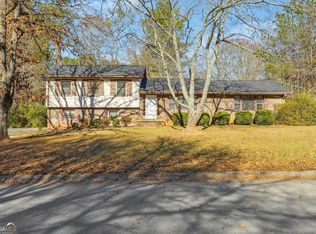 690 Georgia Ave, Fayetteville, GA 30214
