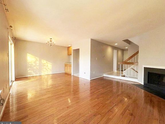 3rd image of 1103 Wildpark Ave