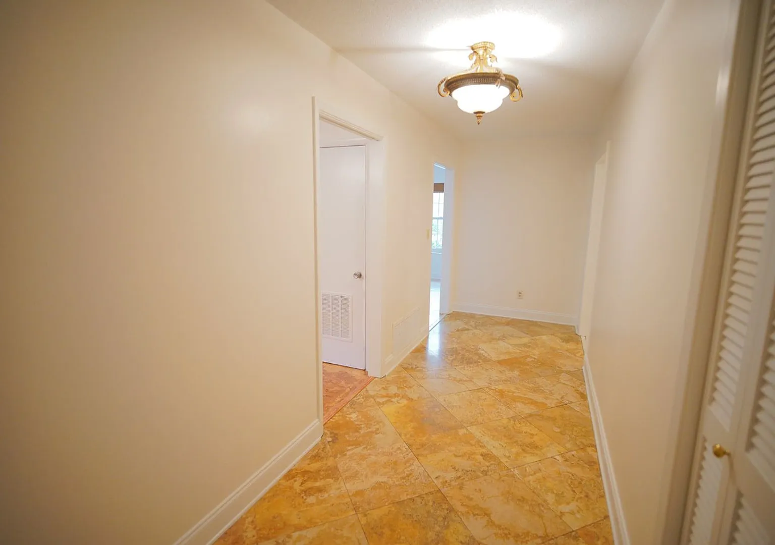 Gorgeous 4/3 Home with fenced yard and garage — Photo 3