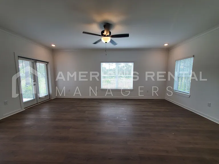 4676 Casablanca Dr — Photo 3